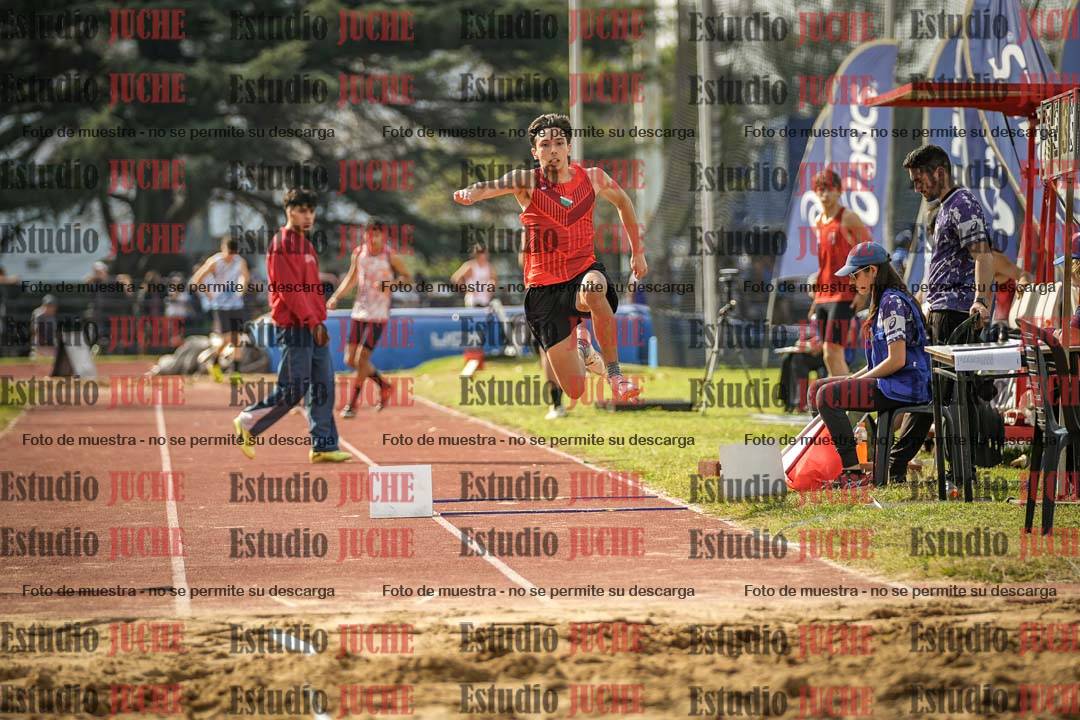 Fotos del salto en largo de varones