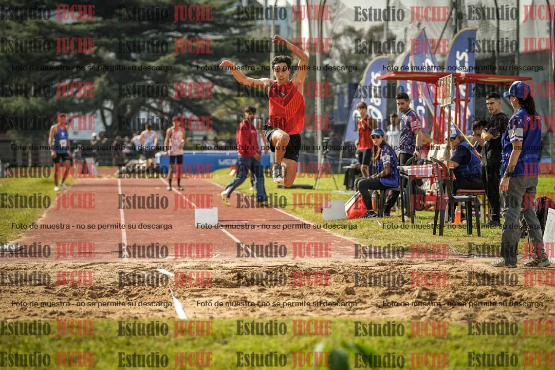 Fotos del salto en largo de varones