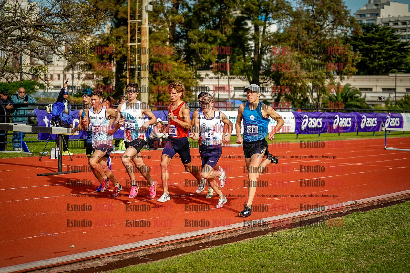 Fotos de los 3000 m con obstáculos de varones