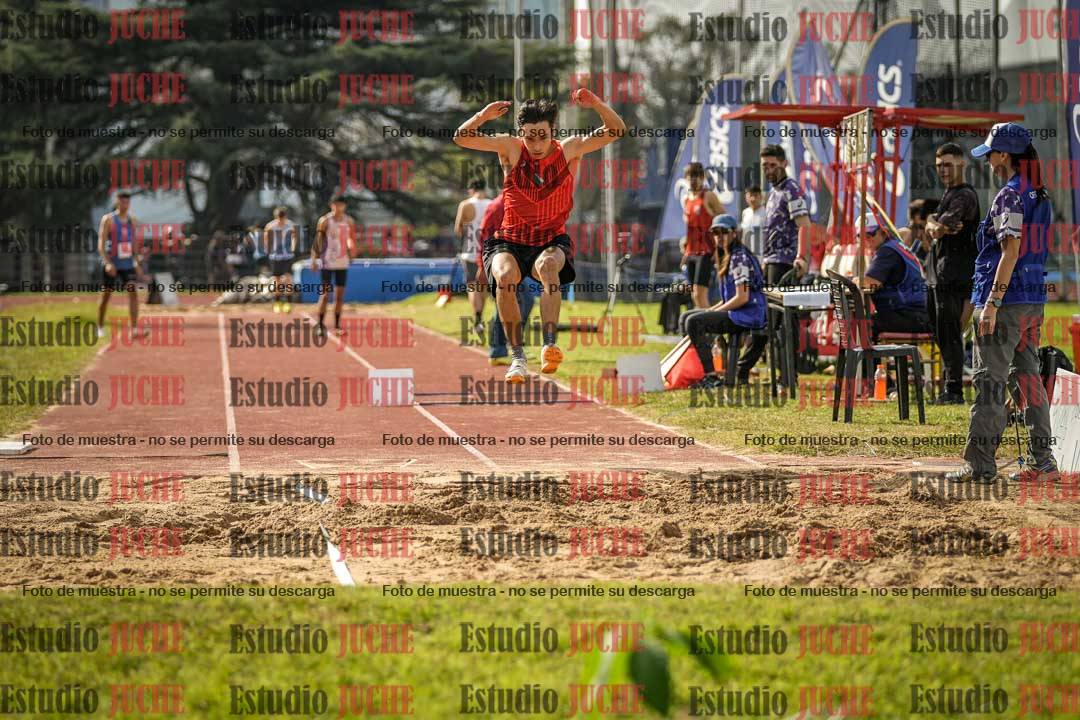 Fotos del salto en largo de varones