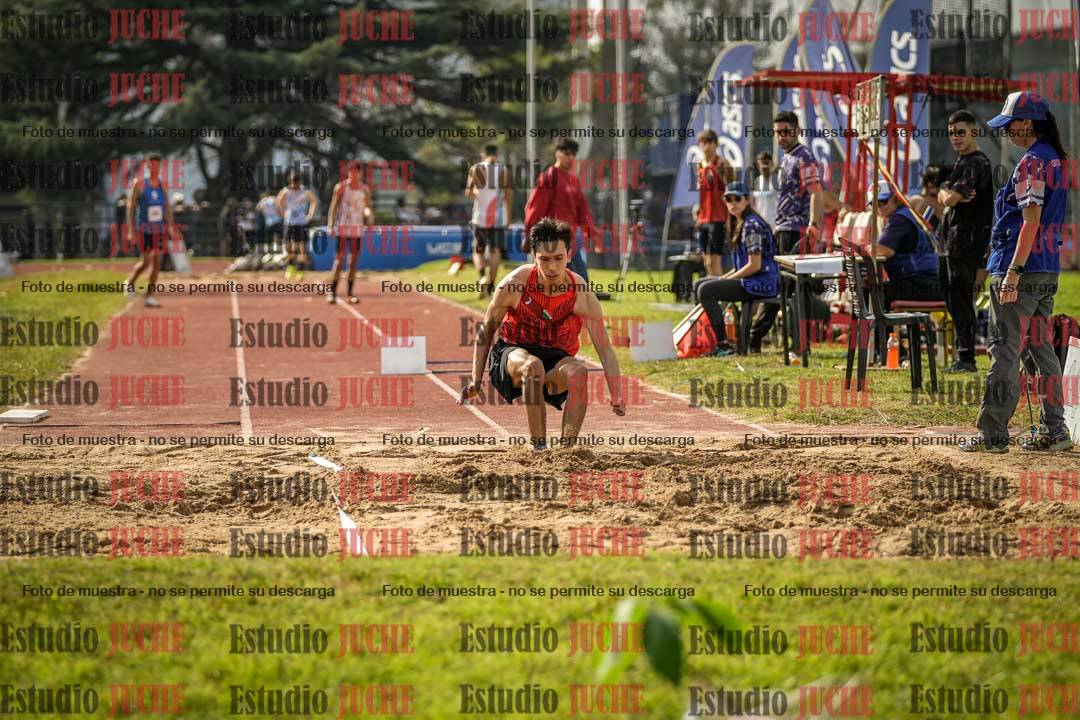 Fotos del salto en largo de varones