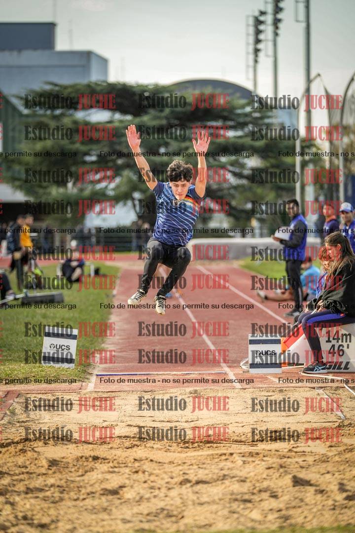 Fotos del salto en largo de varones