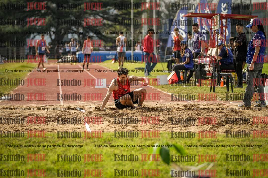 Fotos del salto en largo de varones