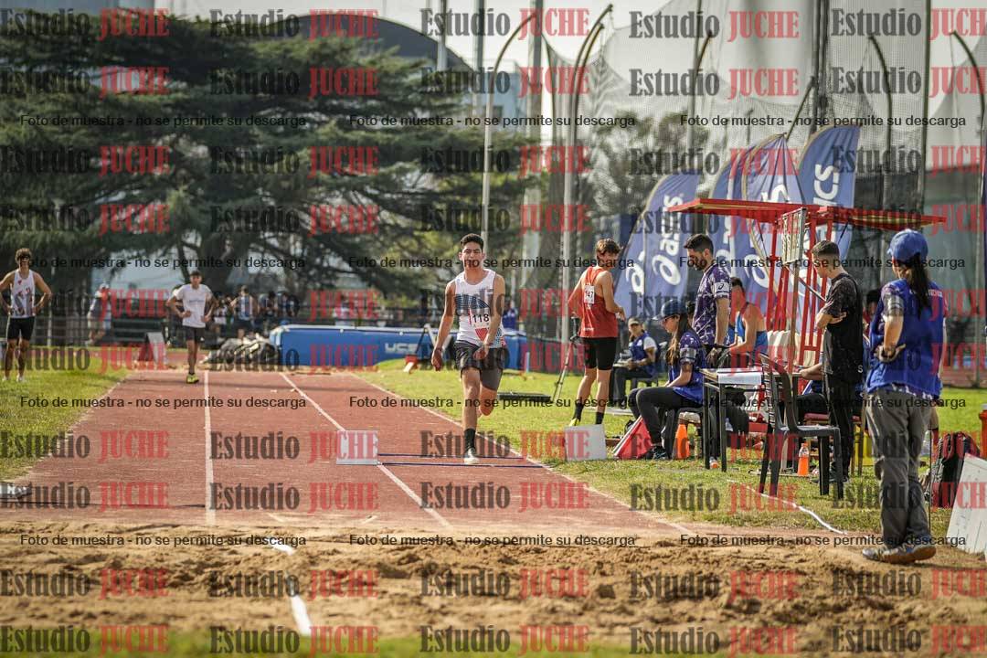 Fotos del salto en largo de varones
