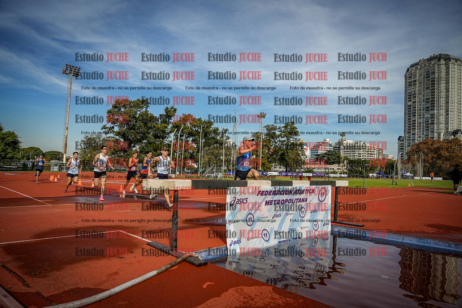 Fotos de los 3000 m con obstáculos de varones