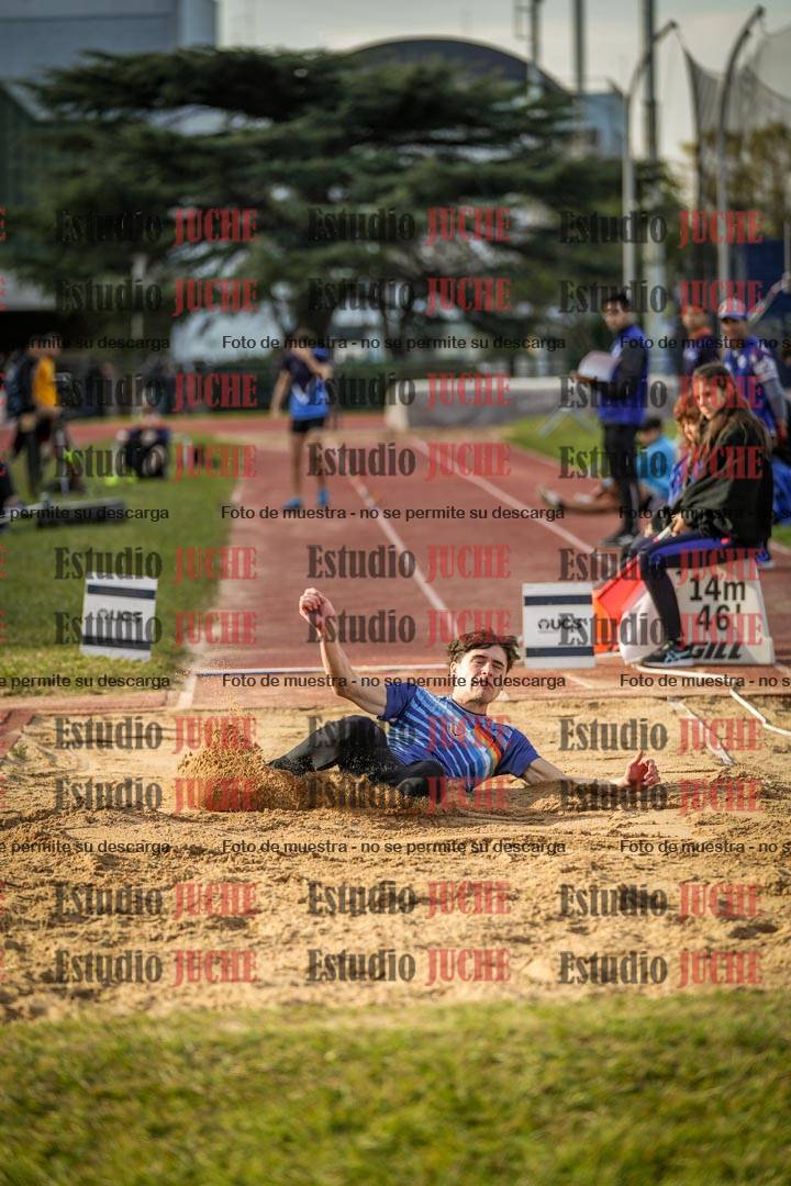 Fotos del salto en largo de varones