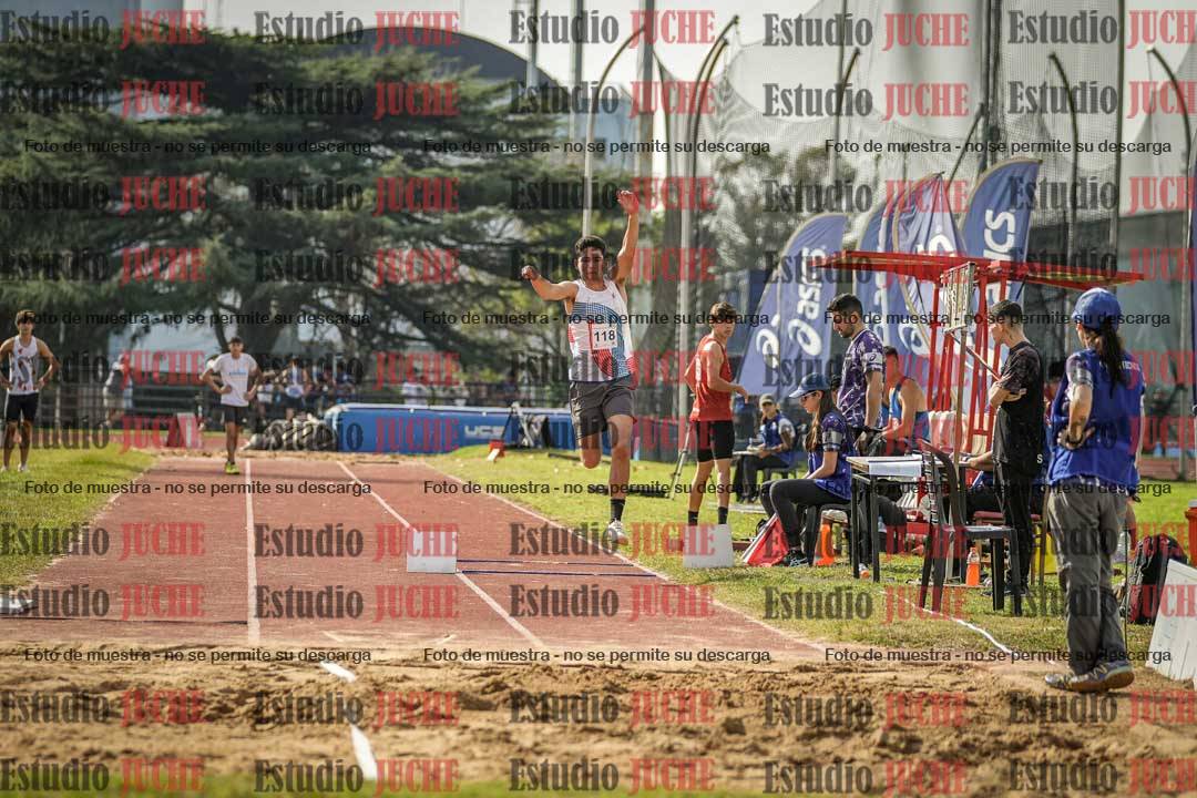 Fotos del salto en largo de varones