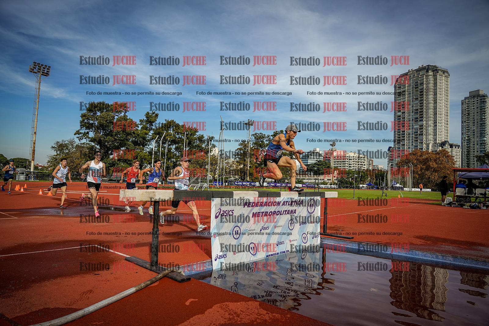 Fotos de los 3000 m con obstáculos de varones