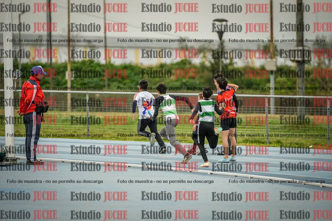 Fotos de las postas 5x80 m de varones - U14 - FINAL