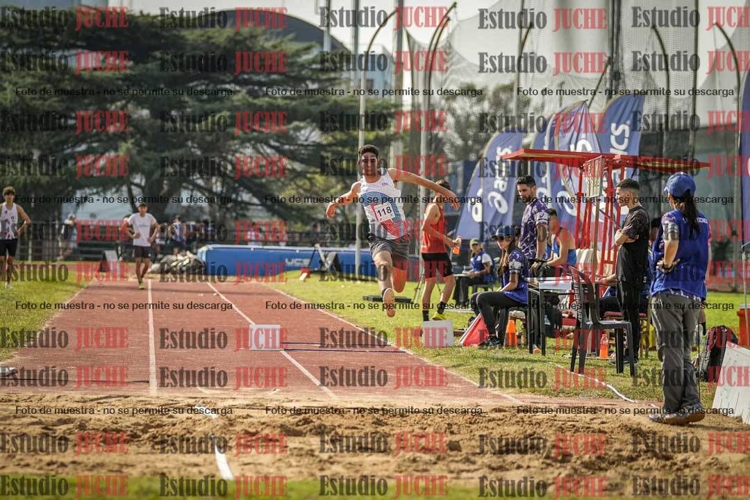 Fotos del salto en largo de varones