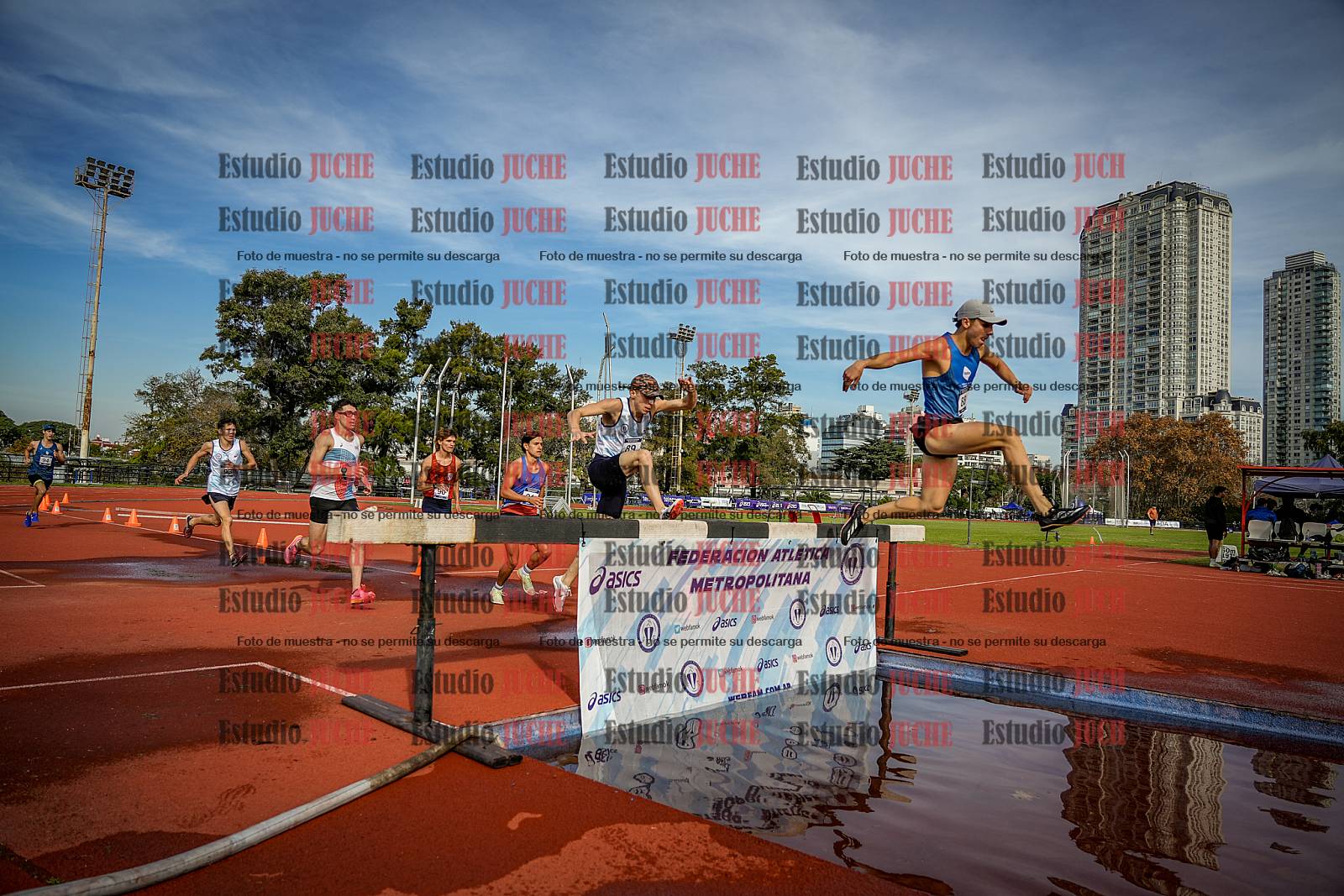 Fotos de los 3000 m con obstáculos de varones