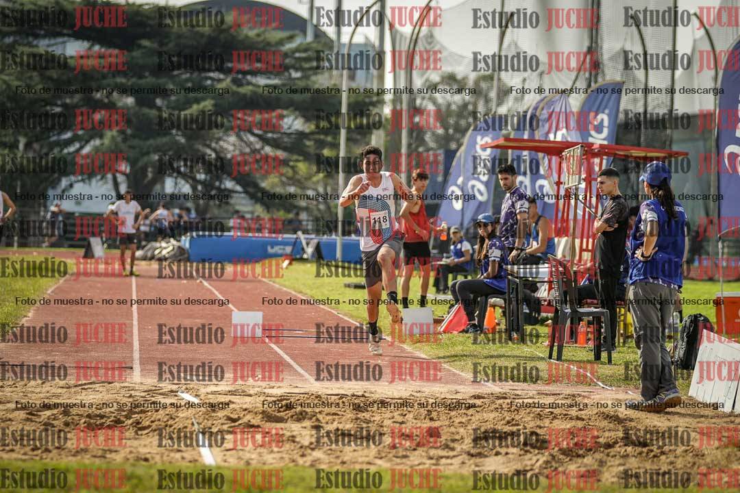 Fotos del salto en largo de varones