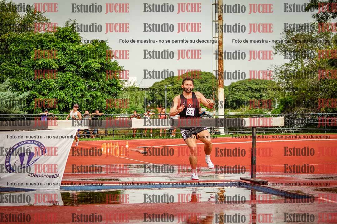 Fotos de los 3000 m con obstáculos de varones