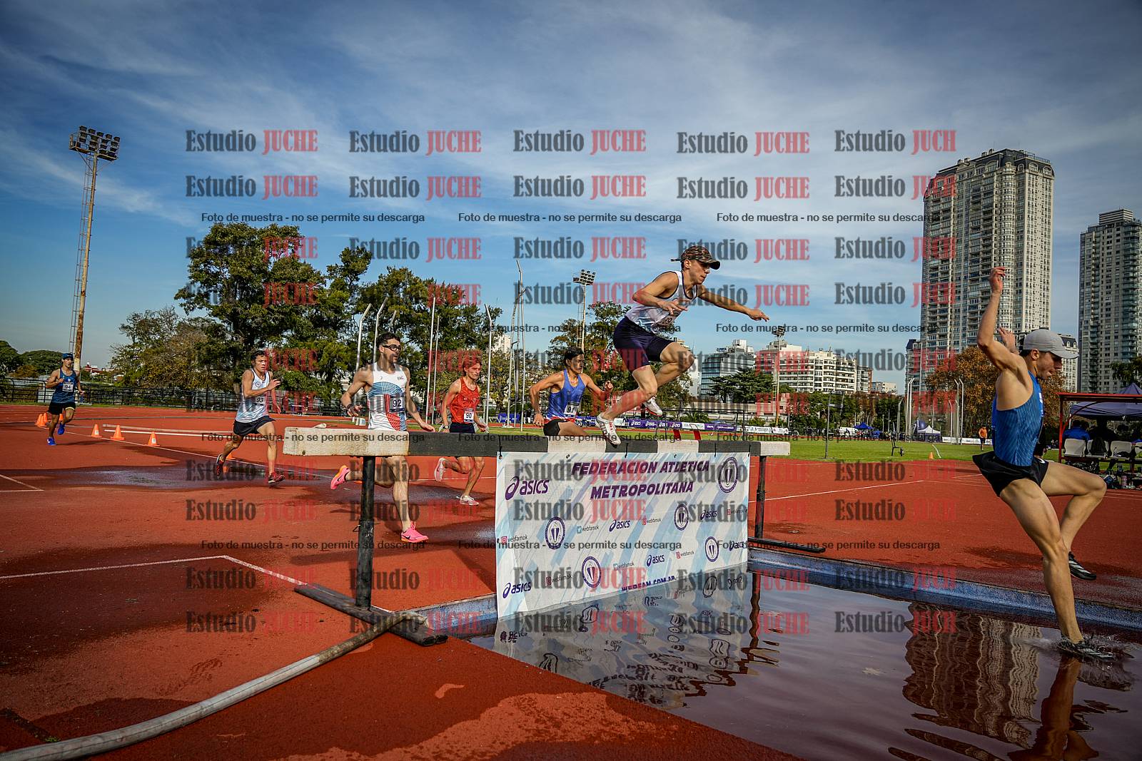 Fotos de los 3000 m con obstáculos de varones