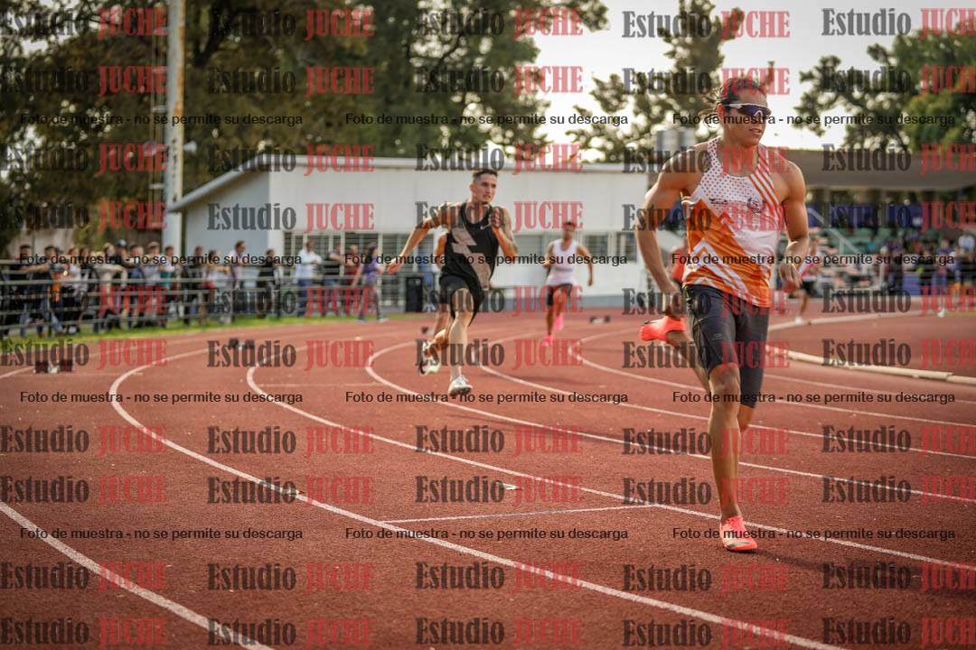 Fotos de los 400 m llanos de varones