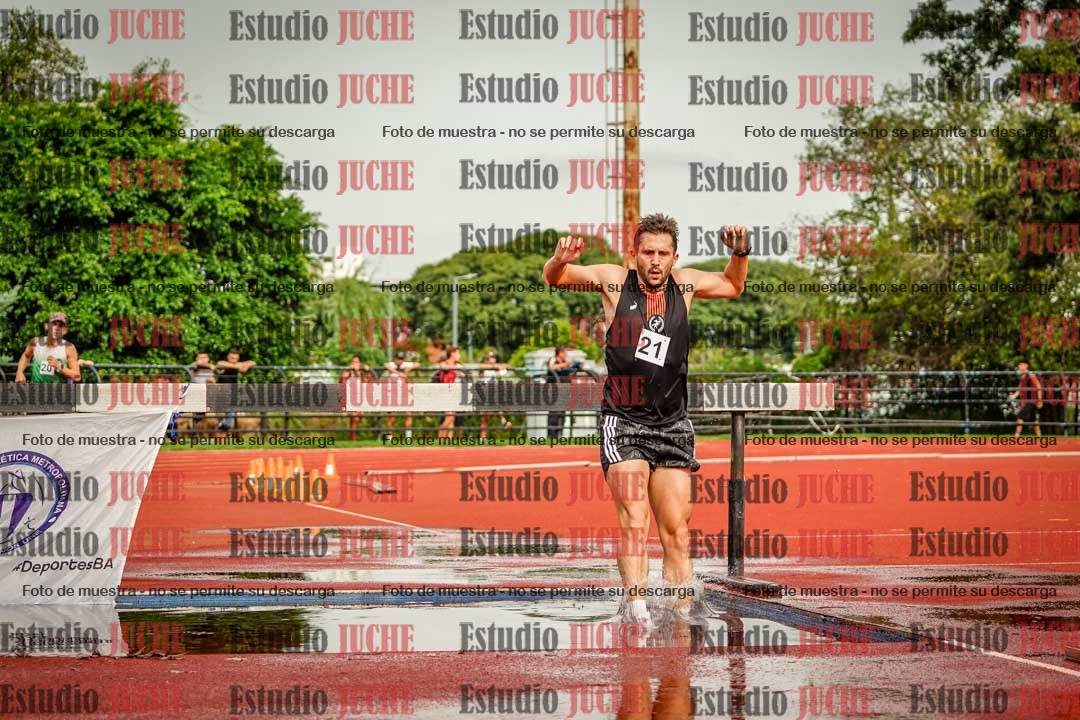 Fotos de los 3000 m con obstáculos de varones