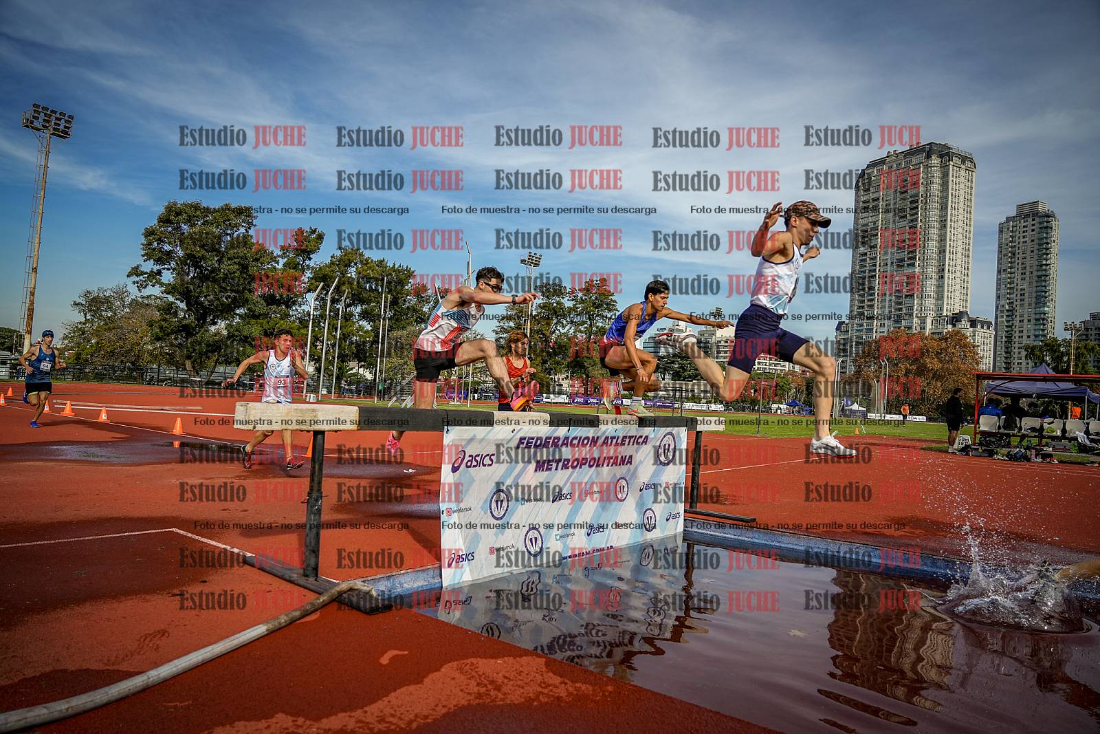 Fotos de los 3000 m con obstáculos de varones