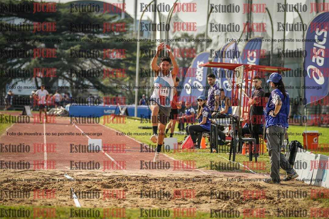 Fotos del salto en largo de varones