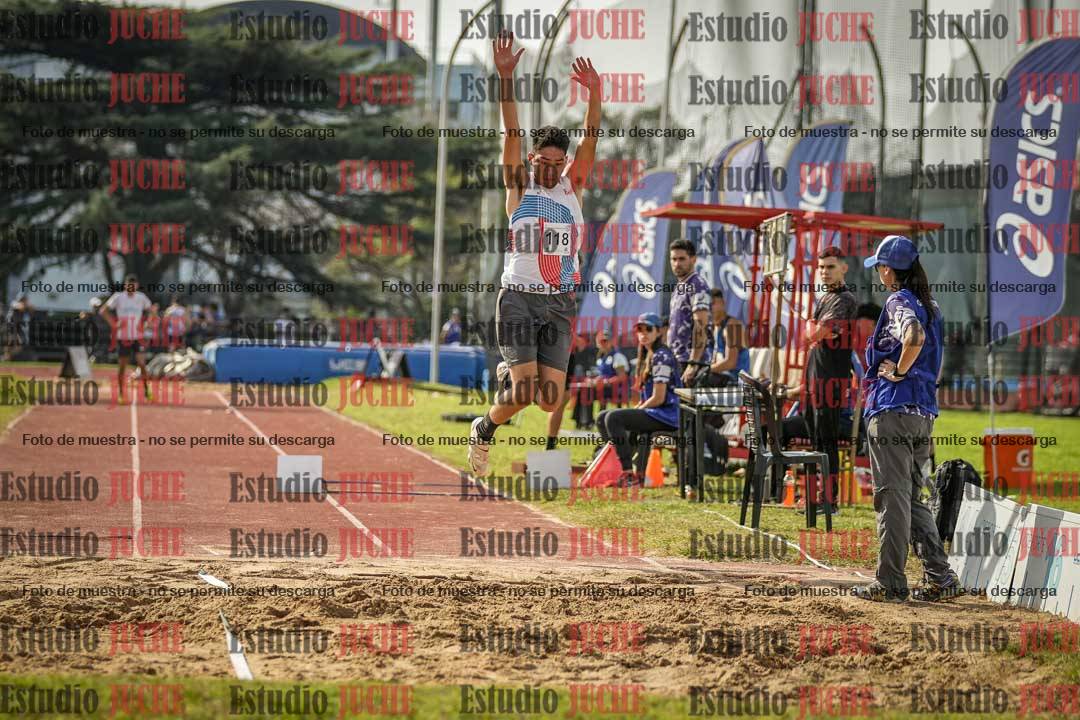 Fotos del salto en largo de varones