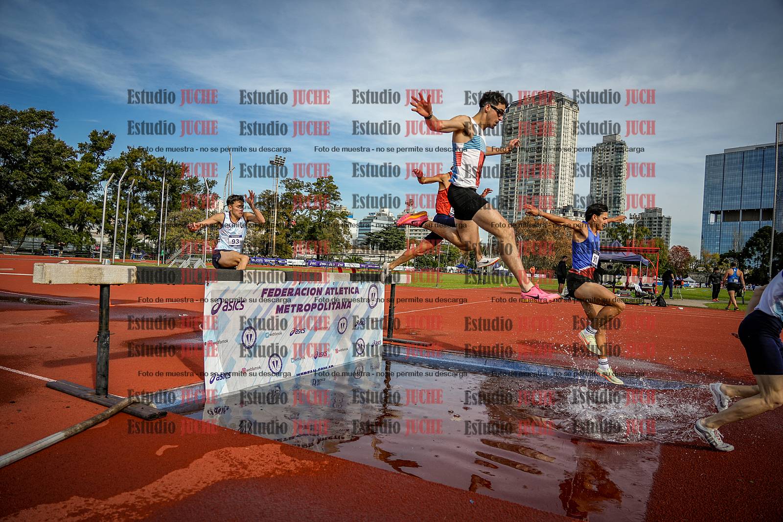 Fotos de los 3000 m con obstáculos de varones