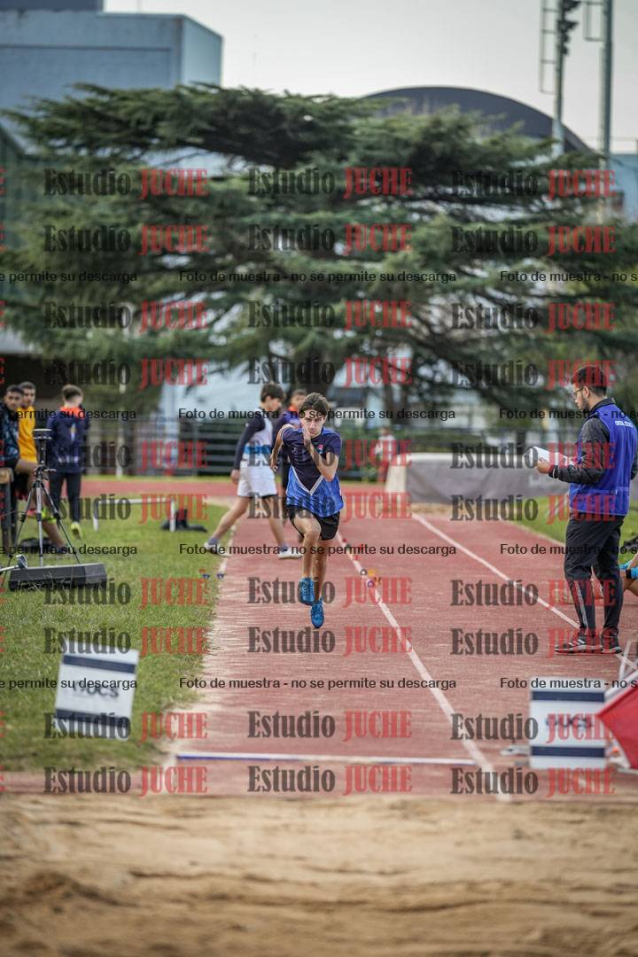 Fotos del salto en largo de varones