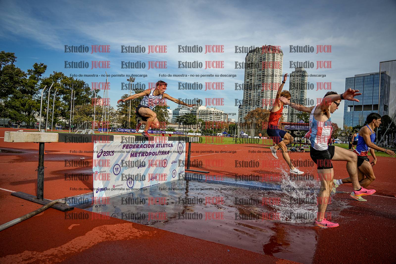 Fotos de los 3000 m con obstáculos de varones