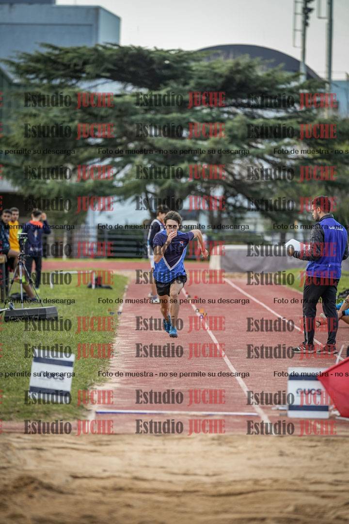 Fotos del salto en largo de varones