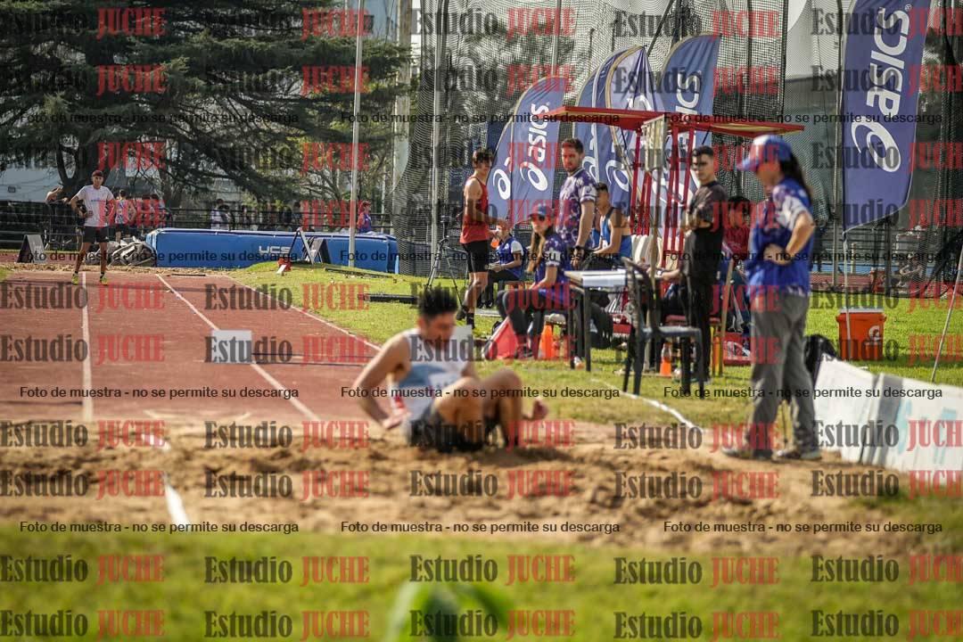 Fotos del salto en largo de varones
