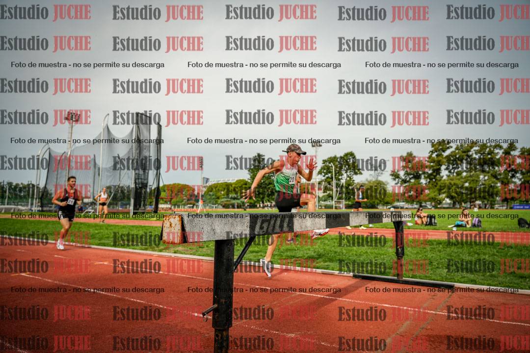 Fotos de los 3000 m con obstáculos de varones