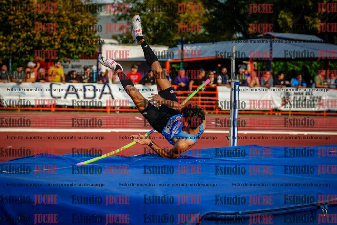 Fotos del salto en alto de varones - deca 4