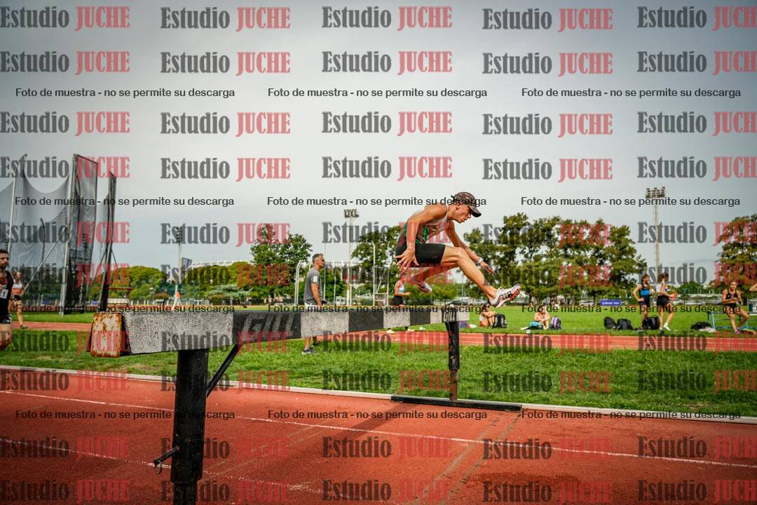 Fotos de los 3000 m con obstáculos de varones
