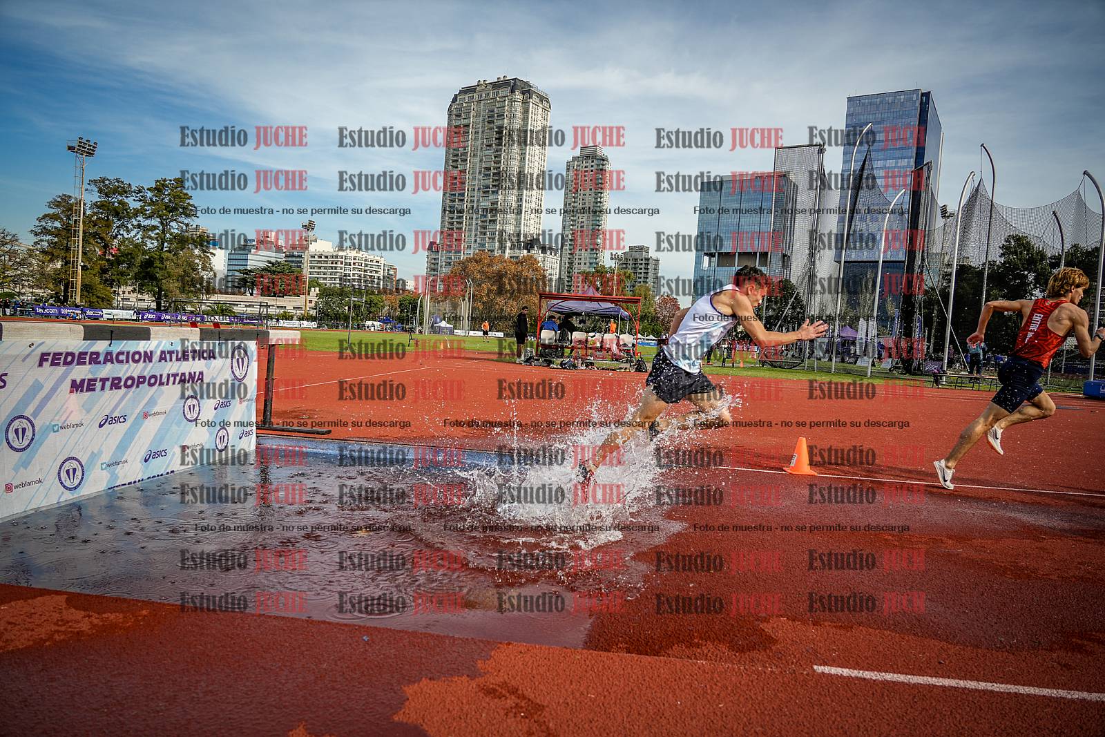 Fotos de los 3000 m con obstáculos de varones
