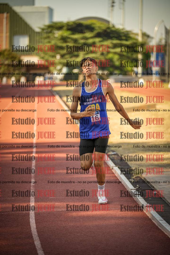 Fotos de los 800 m llanos de varones