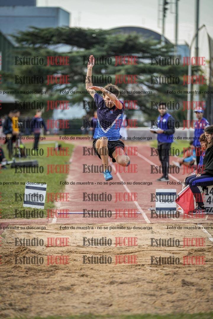Fotos del salto en largo de varones