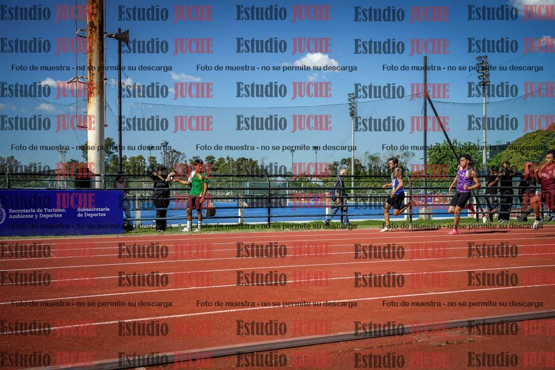 Fotos de los 200 m llanos de varones