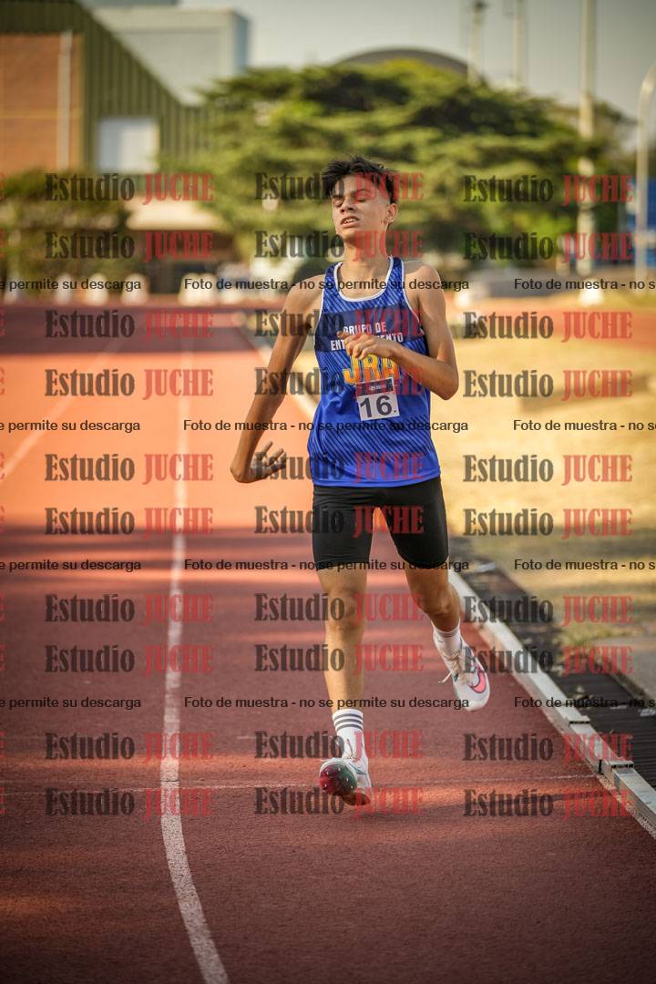 Fotos de los 800 m llanos de varones