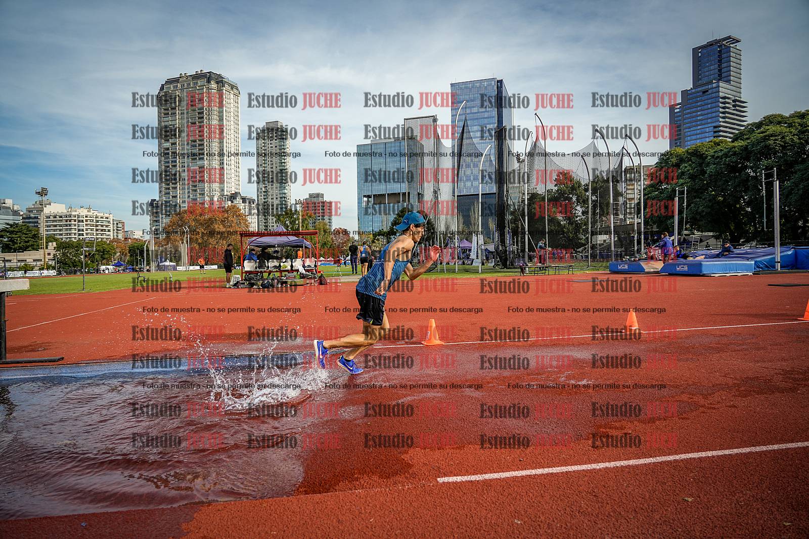 Fotos de los 3000 m con obstáculos de varones