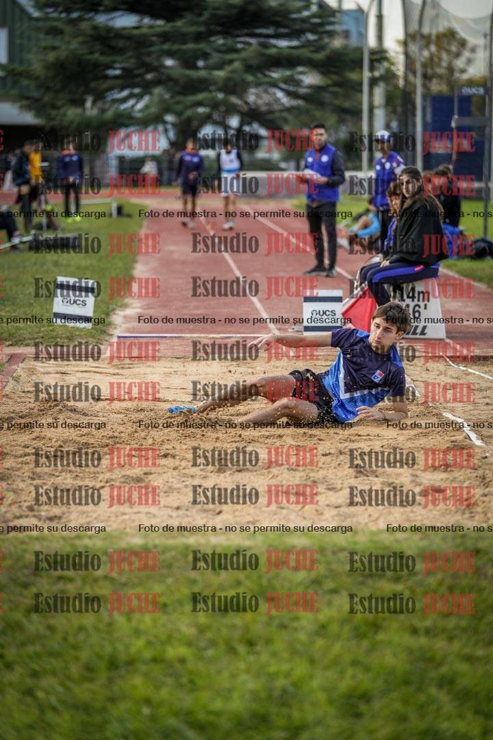 Fotos del salto en largo de varones