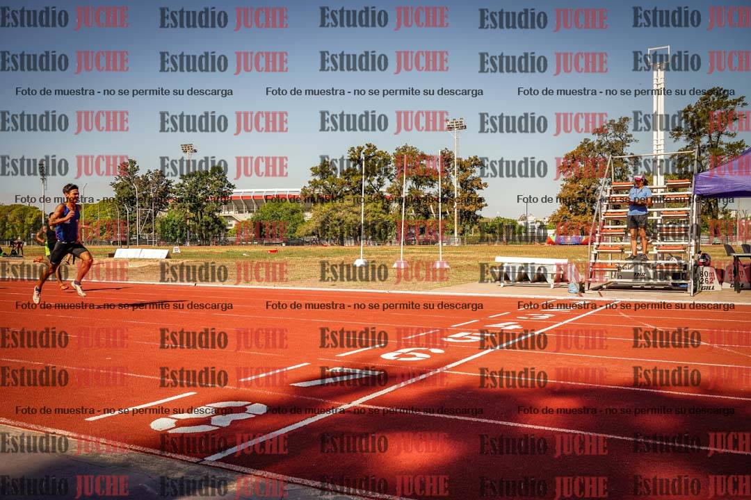 Fotos de los 400 m llanos de varones