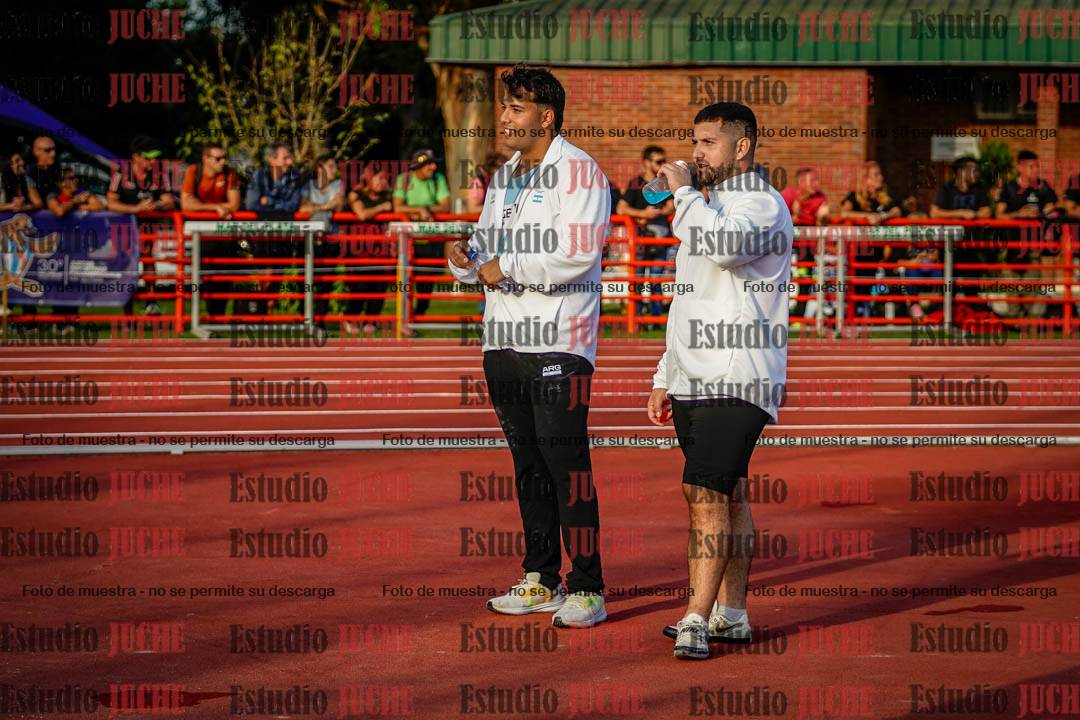 Fotos de algunos extras y podios del día 1