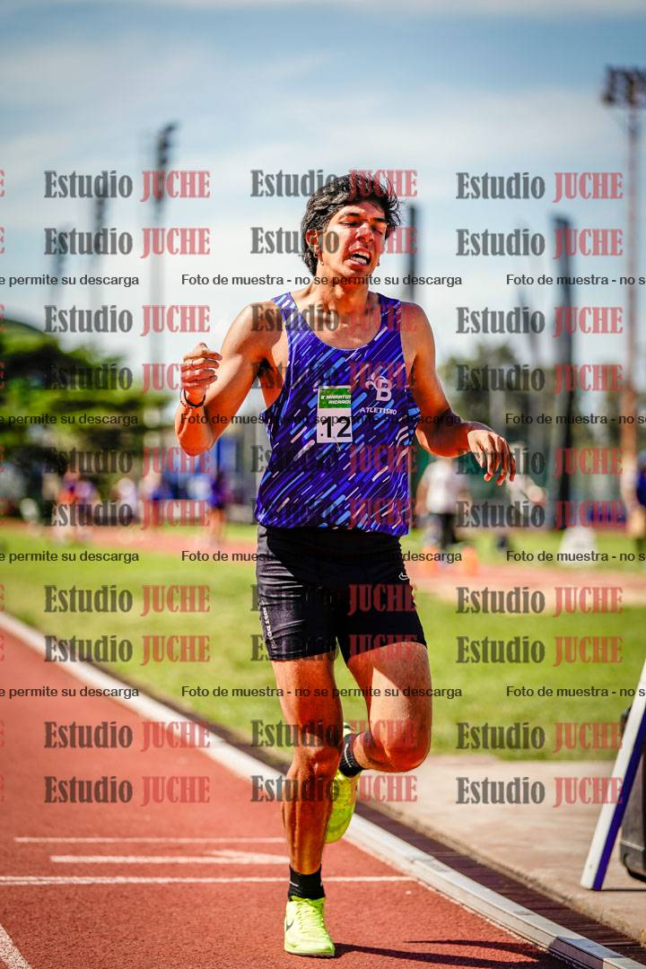 Fotos de los 800 m llanos de varones