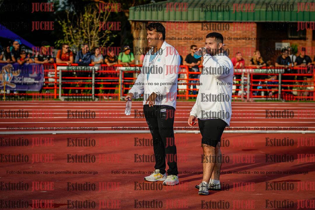 Fotos de algunos extras y podios del día 1