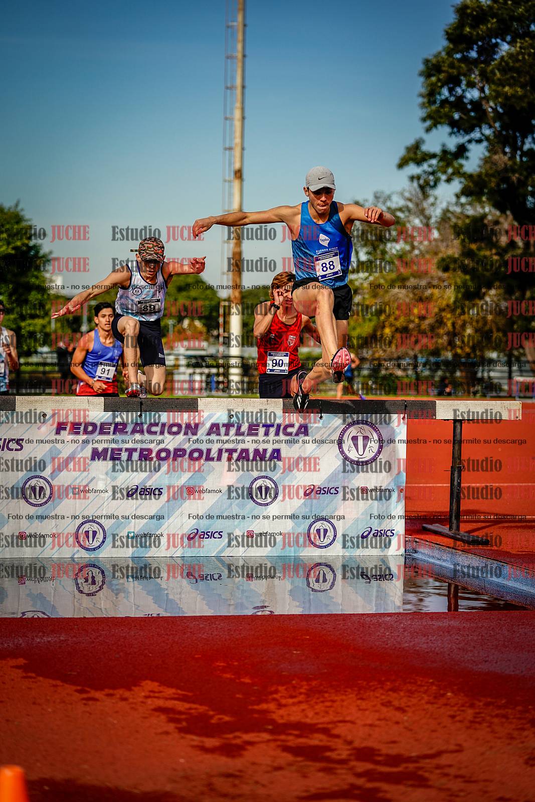Fotos de los 3000 m con obstáculos de varones