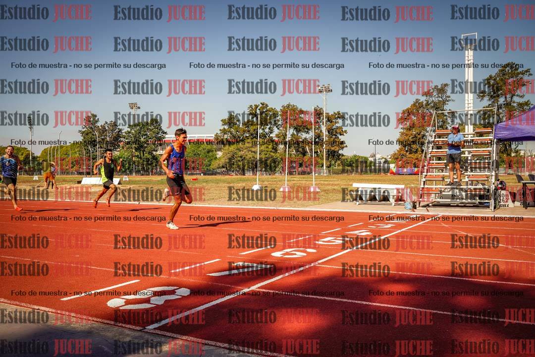 Fotos de los 400 m llanos de varones