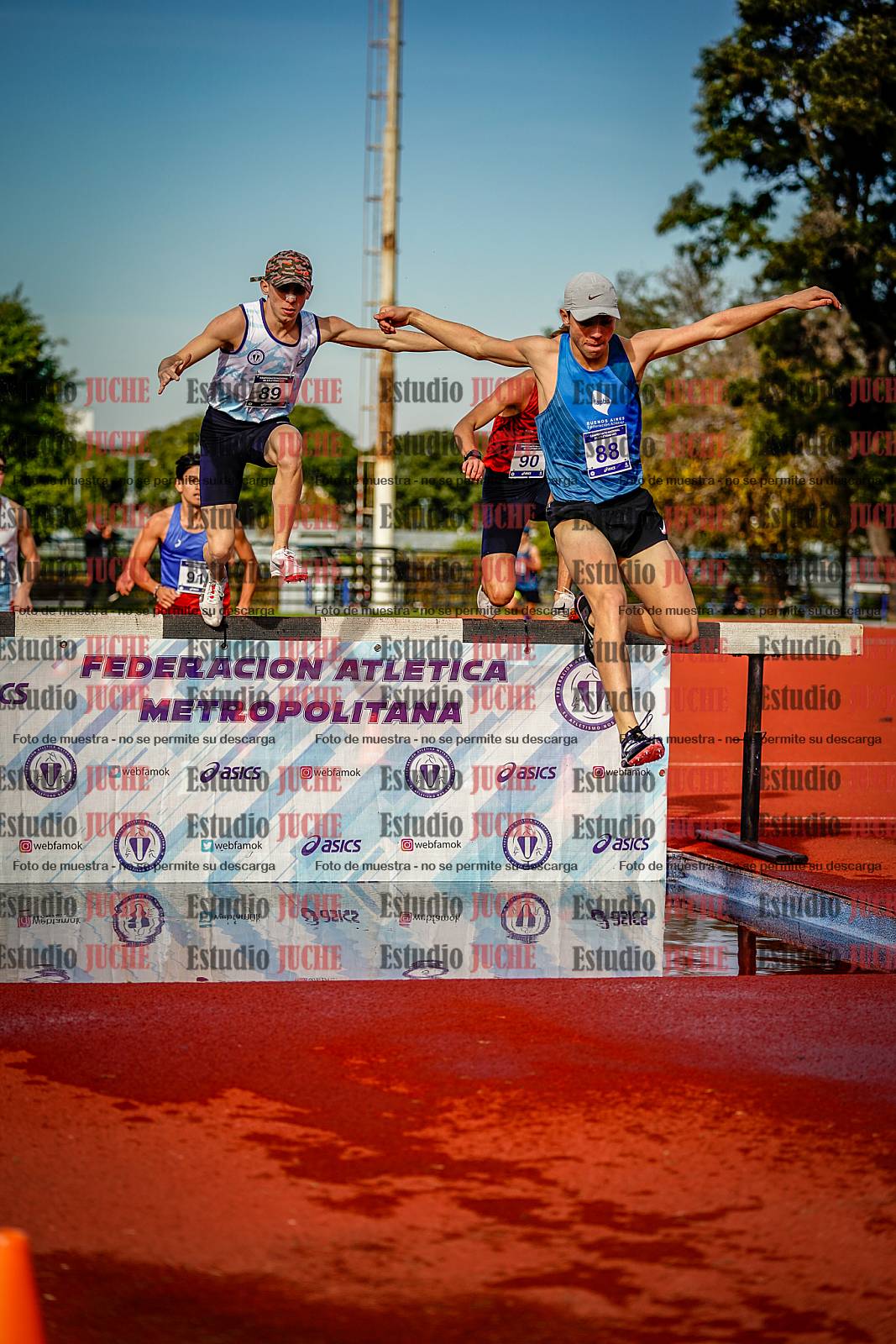 Fotos de los 3000 m con obstáculos de varones