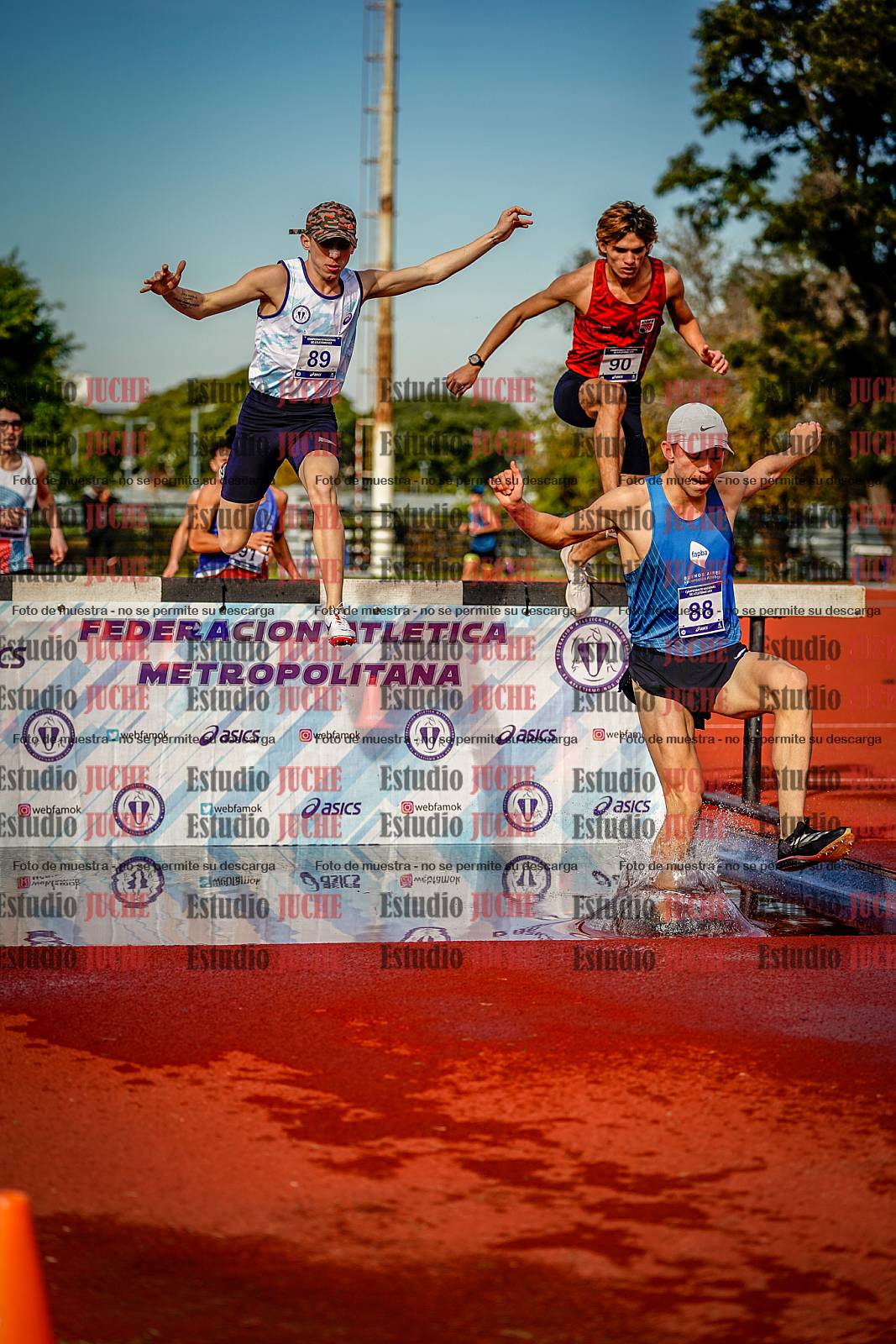 Fotos de los 3000 m con obstáculos de varones