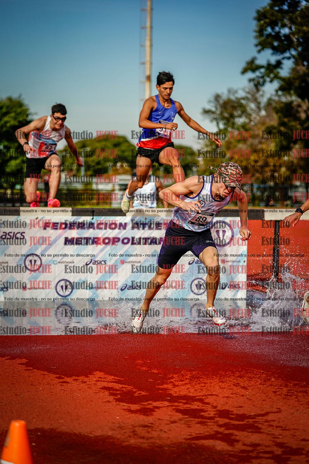Fotos de los 3000 m con obstáculos de varones