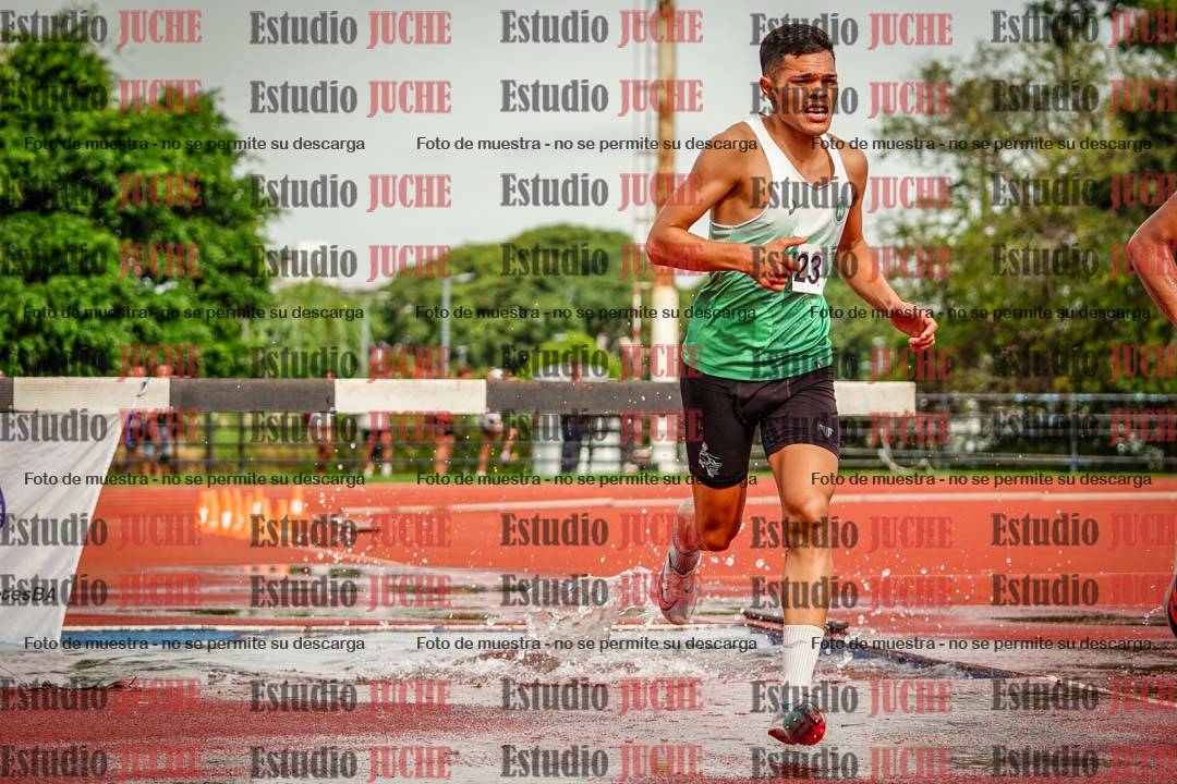 Fotos de los 3000 m con obstáculos de varones