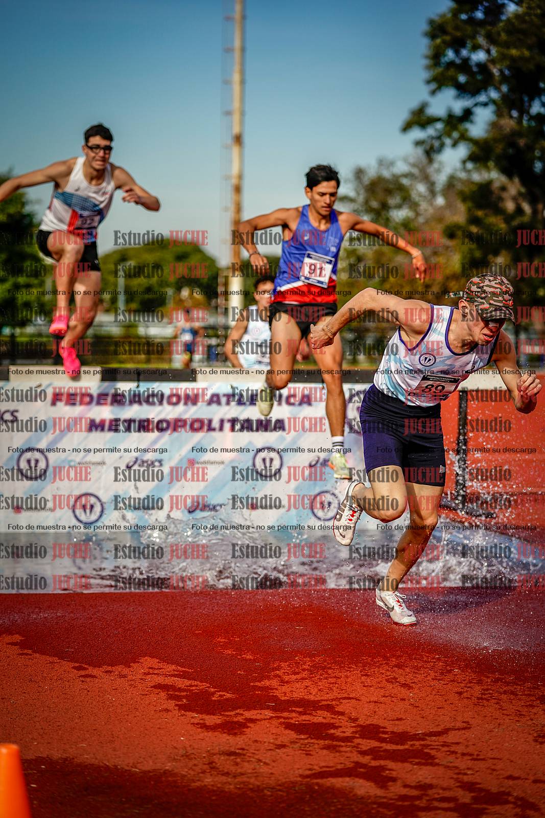 Fotos de los 3000 m con obstáculos de varones