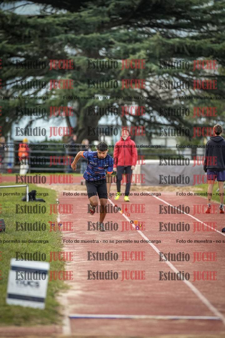 Fotos del salto en largo de varones